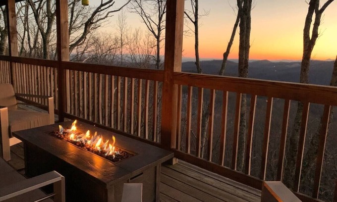 Boone House | Unforgettable Getaway with Theatre, Sauna & Hot Tub Access