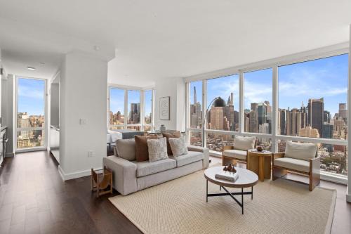 Hell's Kitchen Apartment | Spectacular Empire State Views from a 4-Star Family Retreat