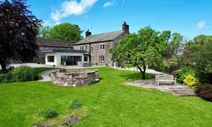 Penrith House | Scenic Retreat Minutes from the Lake District - Family & Pet Friendly