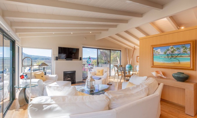 Carmel House | Oceanview Gem in Carmel-By-The-Sea: 10/10 Guest Rated!