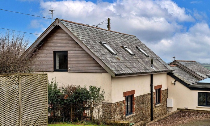 Holsworthy House | Stunning villa for 7 guests with WIFI, TV, terrace and pets allowed