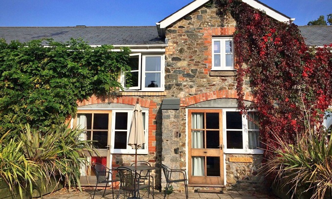 Liverton House | Stunning villa for 4 guests with WIFI, terrace and pets allowed