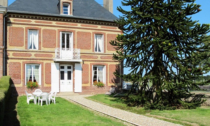 Valmont House | Perfect Villa for 6: Oceanfront & Pet-Friendly Retreat