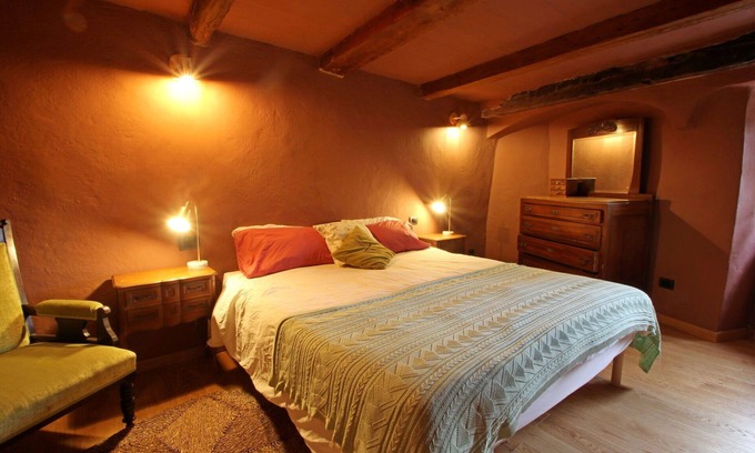 Fosdinovo Villa | Cozy Villa for 3 with WiFi, Kitchen & Breakfast near La Spezia