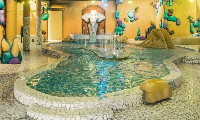Vielsalm House | Elegant Villa for 4 with Pool, WIFI, and Terrace Access