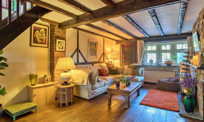 Dormansland House | Stunning villa for 4 guests with WIFI and pets allowed