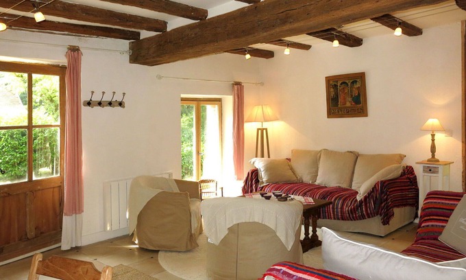 Onzain House | Cozy Villa for 4 with WIFI, Terrace, and Spa Amenities
