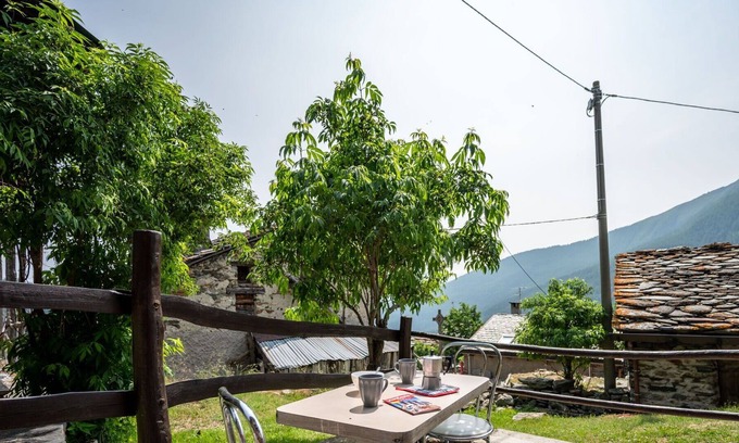 Avise House | Stunning villa for 4 guests with TV, terrace and parking