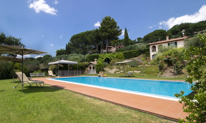 Magione Villa | Idyllic Villa for 4 with Private Pool and Hot Tub