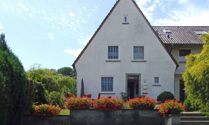 Luegde House | Panoramic Villa with WIFI, Terrace & Guest Rated 10/10