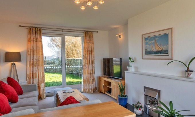 Marazion House | Stunning villa for 5 people with WIFI and parking