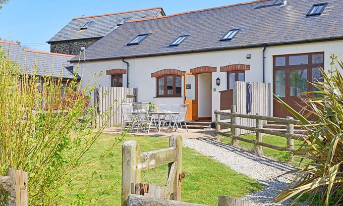 Hartland House | Stunning villa for 6 guests with WIFI and pets allowed