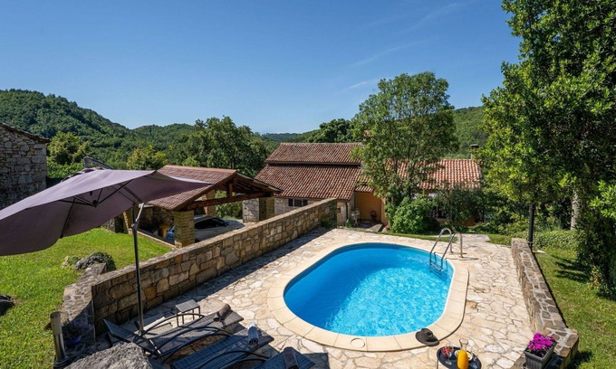 Grabri House | Pet-Friendly Villa with Private Pool and Hot Tub Retreat