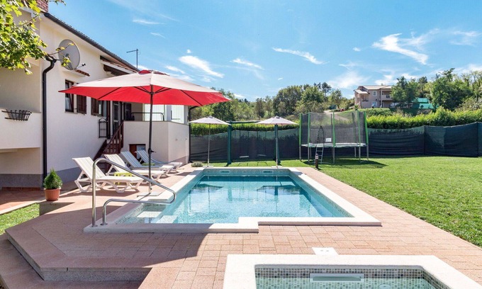 Skropeti House | Inviting Villa for 8 with Private Pool, A/C & Pet-Friendly