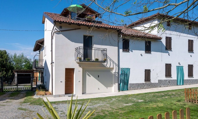 Pontestura House | Cozy Villa Retreat for 2 with A/C, Wifi & Parking
