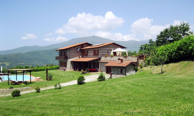 Caprignana Villa | Delightful Villa for 8 with Private Pool & Free WIFI