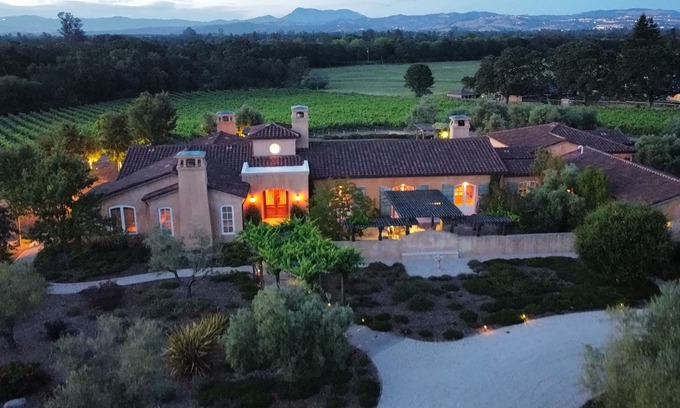 Santa Rosa House | Elegant Villa in Sonoma County with Private Pool & Spa