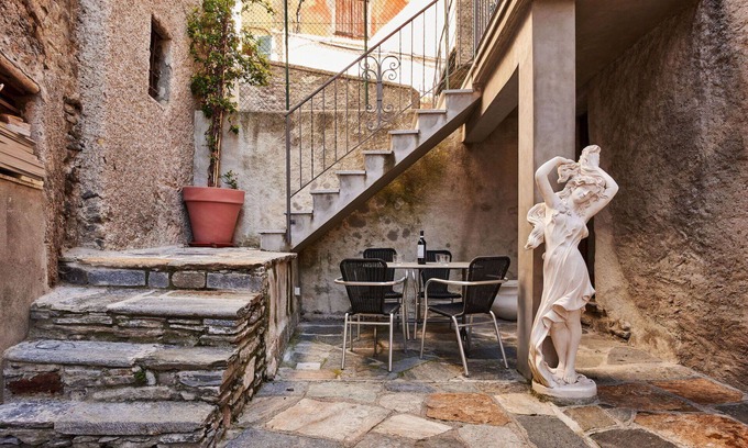 Naggio House | Cozy Villa for 4 with WiFi, A/C, Terrace & Pet Friendly
