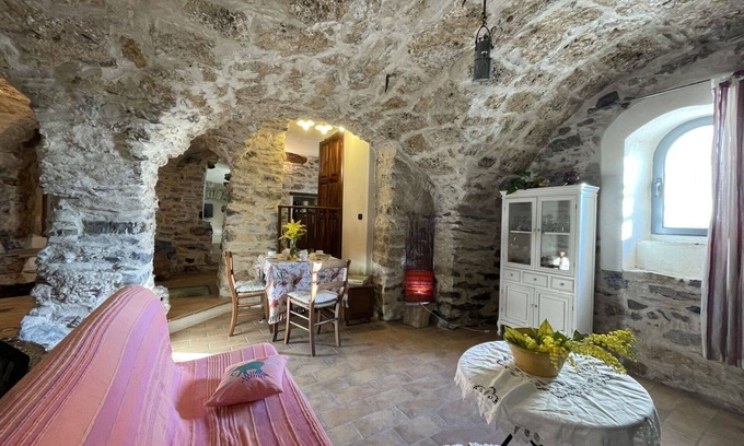 Valloria Villa | Ideal Oceanfront Villa for 5 with Relaxing Spa Amenities