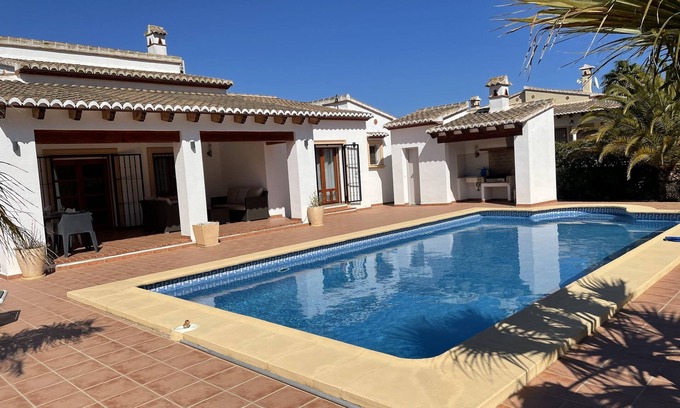 Media Luna Villa | Beachside Villa with Private Pool & Ocean Views in Jávea