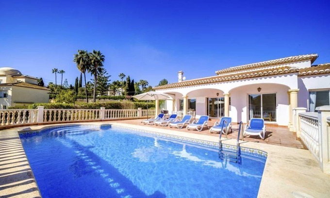 Urbanizacion La Mandarina Villa | Elegant Villa with Golf Course Views & Family-Friendly Amenities