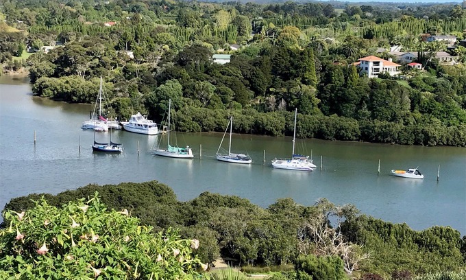 Kerikeri Apartment | Serene Oceanfront Retreat with Spa & Kitchen Amenities