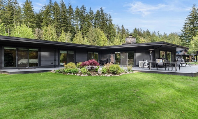 Hope House | Elegant Waterfront Home with Spa & Ocean Views