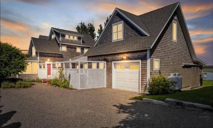 Scarborough House | Idyllic Waterfront Retreat in Scarborough with Ocean Views