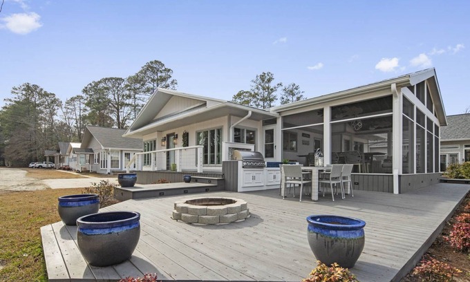 White Lake House | Scenic Peaceful Retreat with Ocean and Lake Views