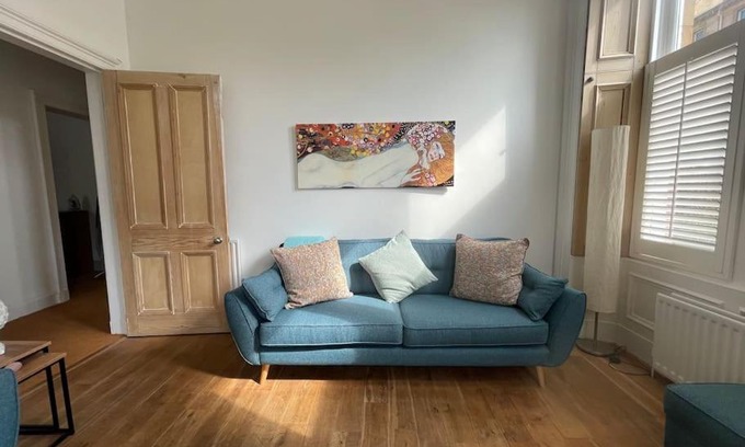 Glasgow Westend Apartment | Exceptional West End Flat - Rated 9.6/10 & Child-Friendly!