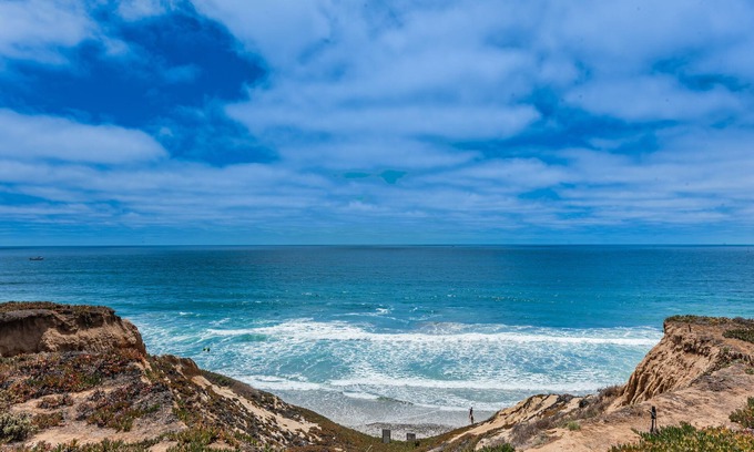 Encinitas House | Oceanfront Retreat with Breathtaking Whitewater Views