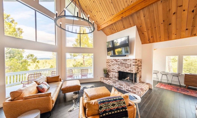 Groveland Ski Chalet | Unforgettable Yosemite Mountain Views with Family-Friendly Amenities