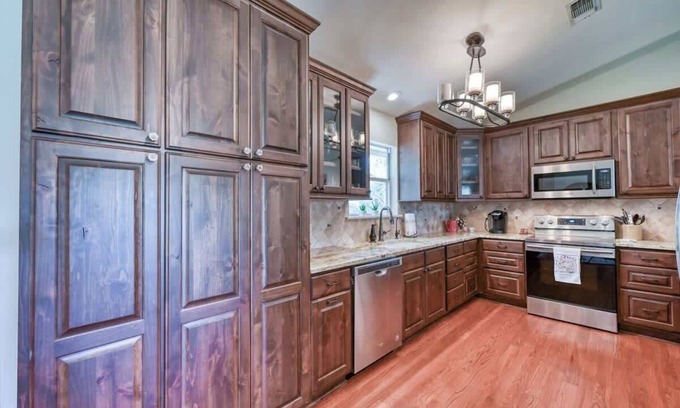 Blanco House | Guest Rated 10/10: Home on The Blanco River with Kitchen