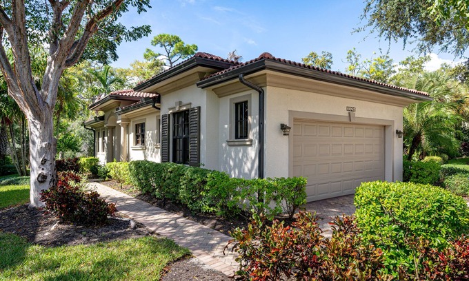 Naples House | Beautiful Oceanfront 2BR Home with Spa and Pool Access