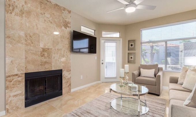 Central Scottsdale Apartment | Stylish Remodeled Condo with Pool, Spa & Hot Tub Access