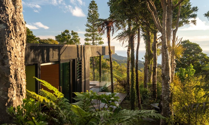 Piha House | Private Piha Retreat with Oceanfront Pool, Rated 9.8/10