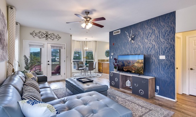 Highland Lake Estates Condo | Regal Lake Travis Island Condo with Breathtaking Views