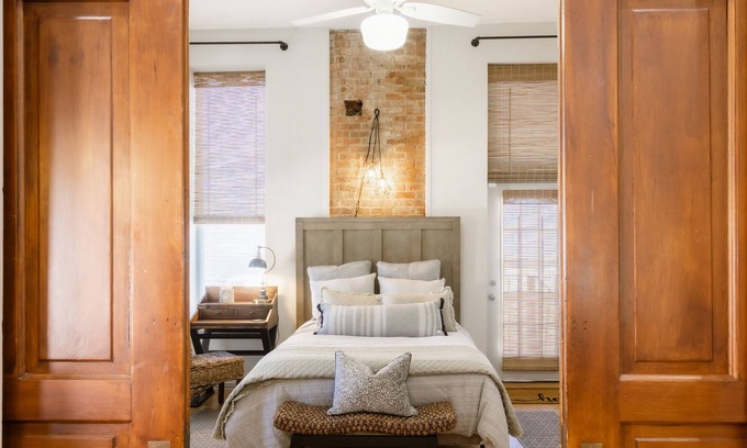Kaufman Apartment | Stunting Loft in Historic Building