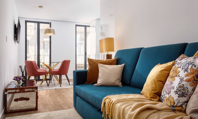 Lisbon Old Town Apartment | Explore STUPENDO: 10/10 Rating with Spa & Free Parking