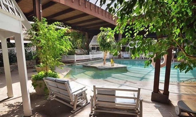 Sturbridge Resort | Comfortable Sturbridge Host Hotel with Pool & Spa Access