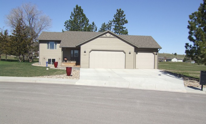 Sturgis House | Upscale Sturgis Rally Rental with Spa & Kitchen Nearby