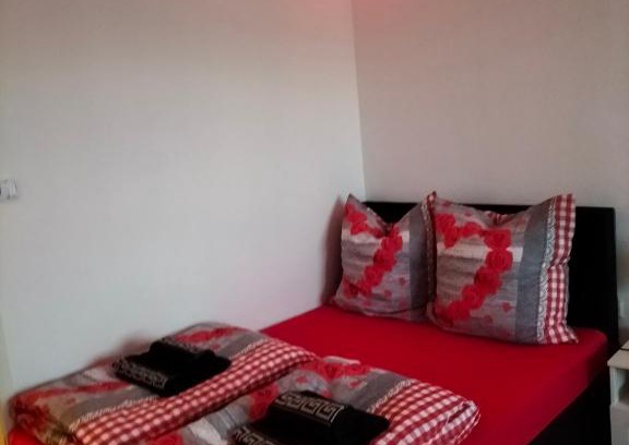 Holderlinplatz Apartment | Relax at Stuttgart Holiday with Family-Friendly Amenities