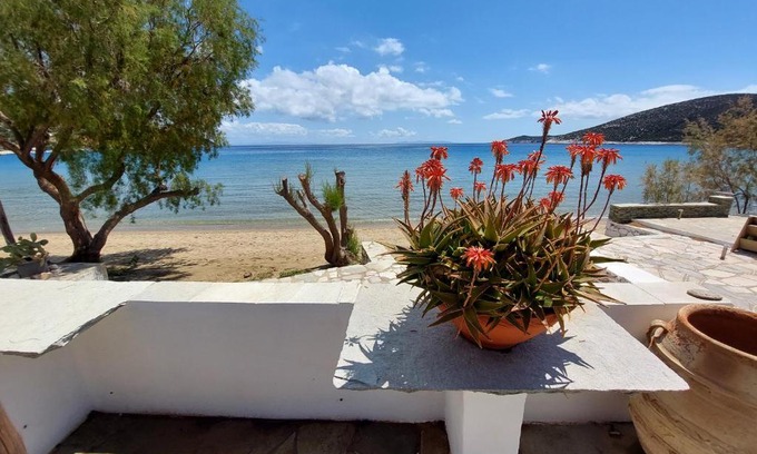 Platis Gialos Apartment | Seaside Escape at Styfilia Beachside Self-Catering Apartment