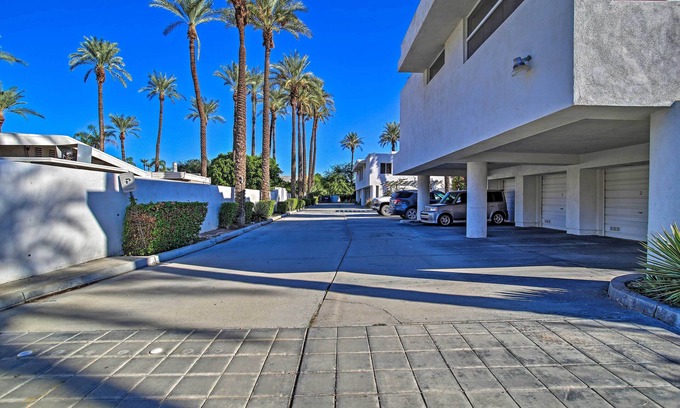 Cathedral City Resort | Stylish Comfort with Pool and Breakfast for Every Family