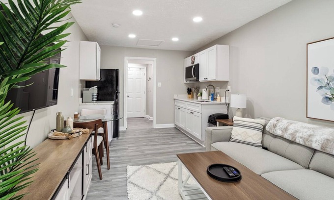 Hanover Apartment | Stylish 1 BD 1 BA Duplex Near Arundel Mills Mall, Live Casino, FT Meade!