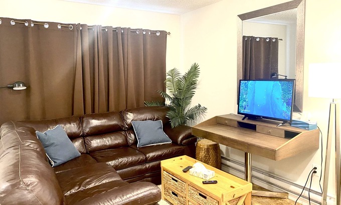 Fort Saskatchewan Condo | Stylish 1 Bedroom Suite in Fort Saskatchewan - Top Rated Stay