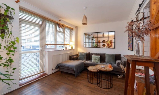 Homerton Apartment | Modern 1 Bedroom Apartment in Hackney with Kitchen Access