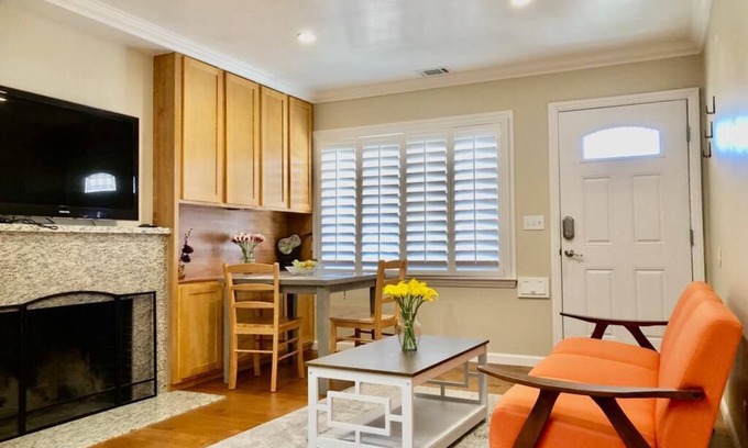Castro Valley Apartment | Modern 1-Bedroom with Kitchen, Wifi & Washer/Dryer