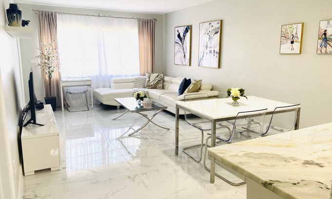 Aventura Condo | Stylish 1BR Condo Steps to Aventura Mall with Breakfast