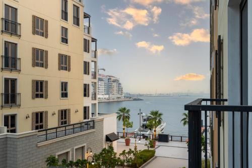 Dubai Apartment | Seaside Getaway at Port De La Mer with Ocean Views